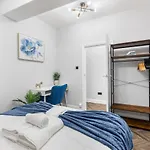 Modern 2 Bed Apartment In Bow With Garden