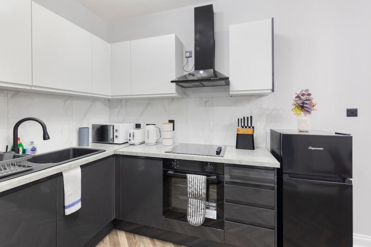 Modern 2 Bed In Bow With Garden Apartment *