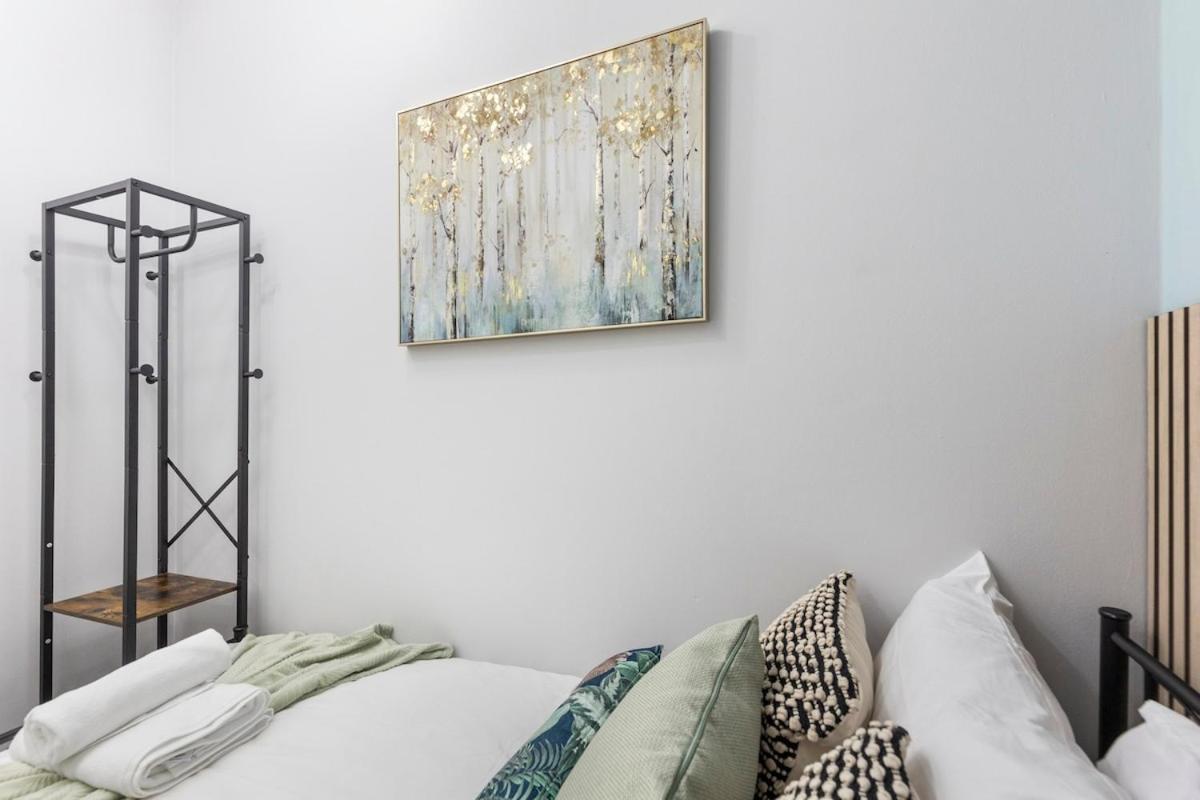 Modern 2 Bed In Bow With Garden London