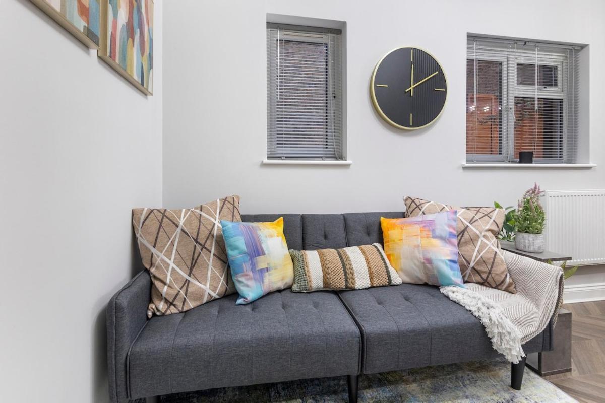 Modern 2 Bed In Bow With Garden Apartment