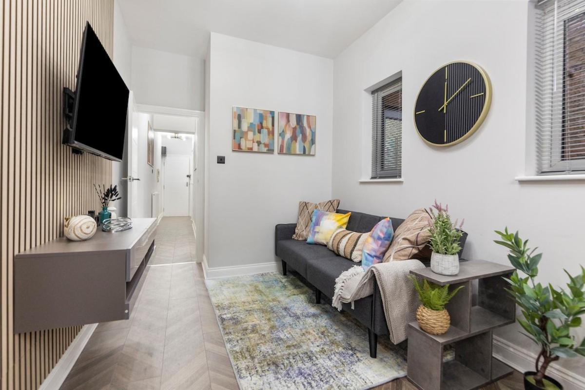Modern 2 Bed In Bow With Garden * London