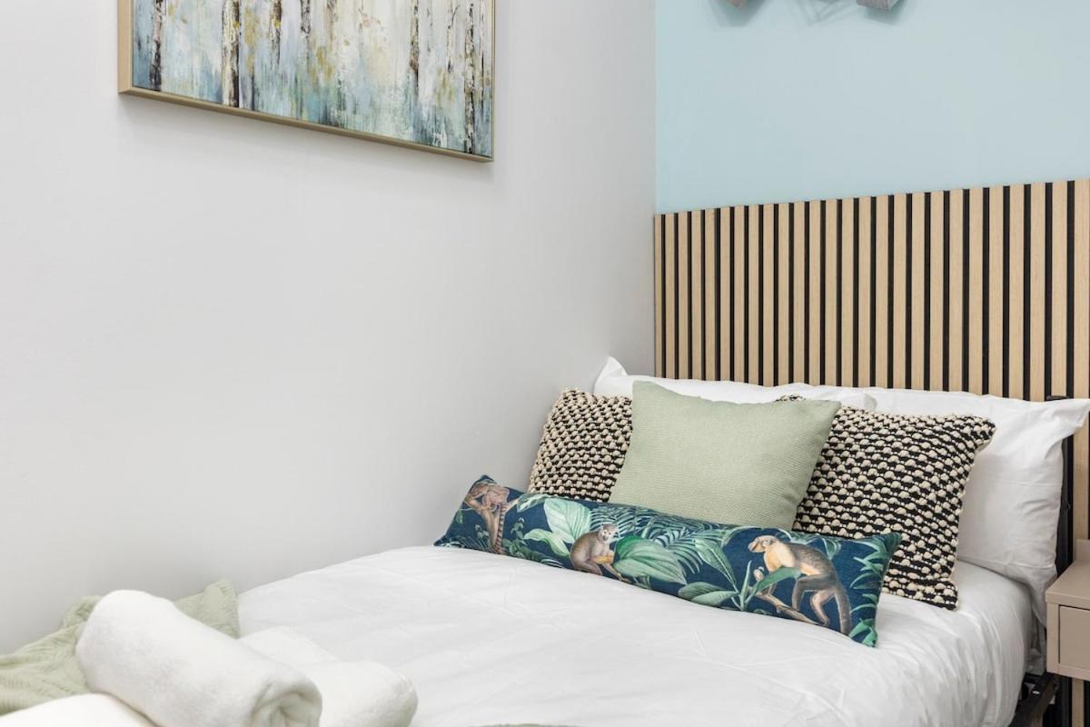 Modern 2 Bed In Bow With Garden Apartment
