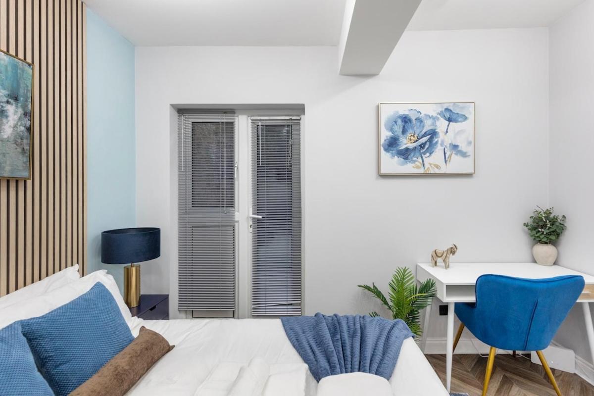 Modern 2 Bed In Bow With Garden London