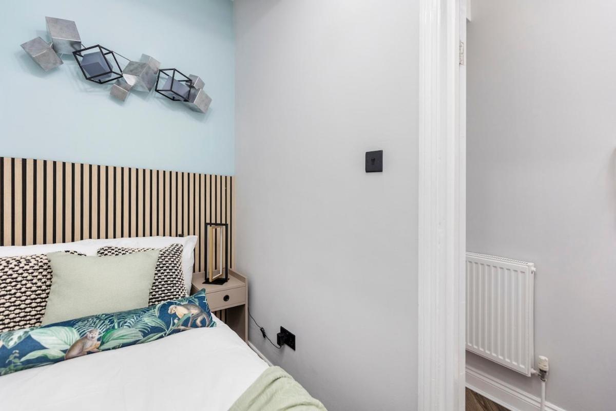Apartment Modern 2 Bed In Bow With Garden *