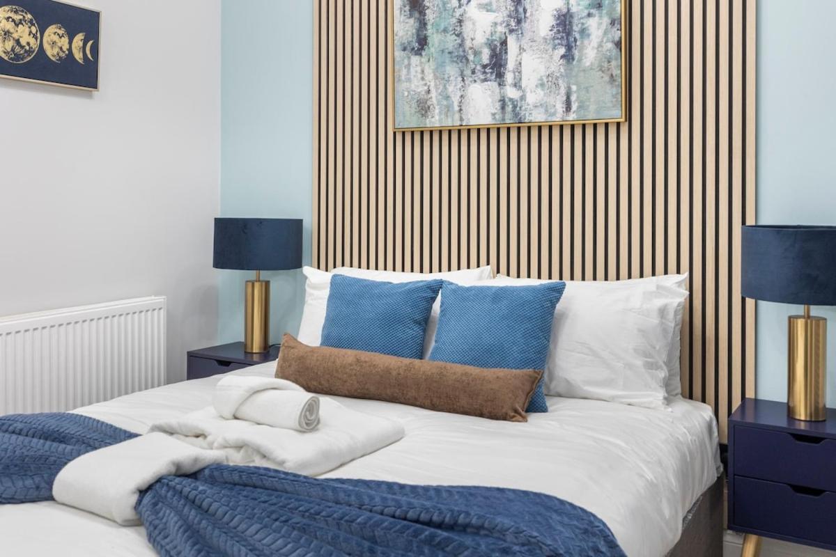 Modern 2 Bed In Bow With Garden