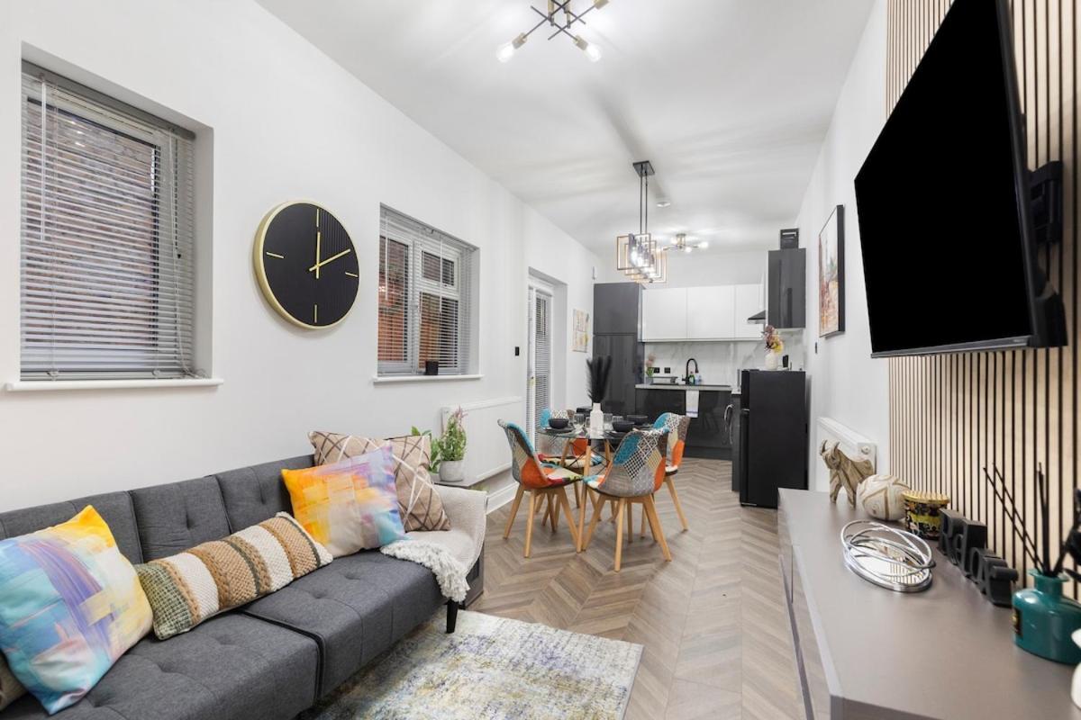 Modern 2 Bed In Bow With Garden London